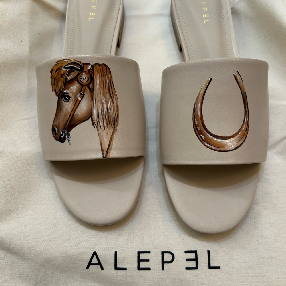 Alepel- Horseshoe beige slides
